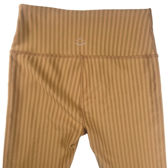 NWT Beyond Yoga Toffee High Waisted Midi Legging In Size M - Picture 7 of 7